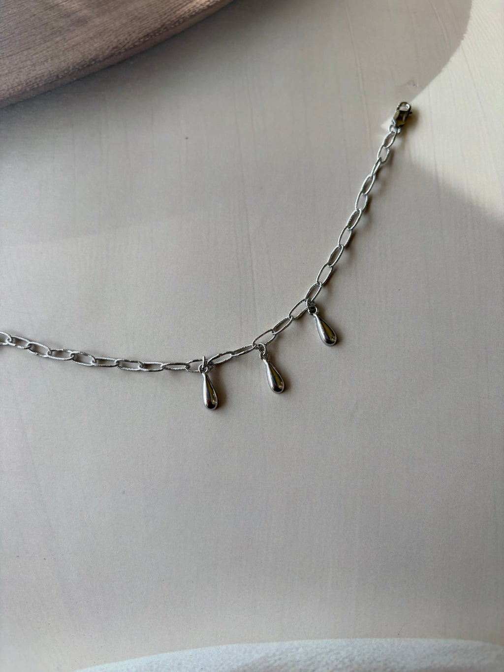 Aashi 925 Silver Teardrop Charm Bracelet