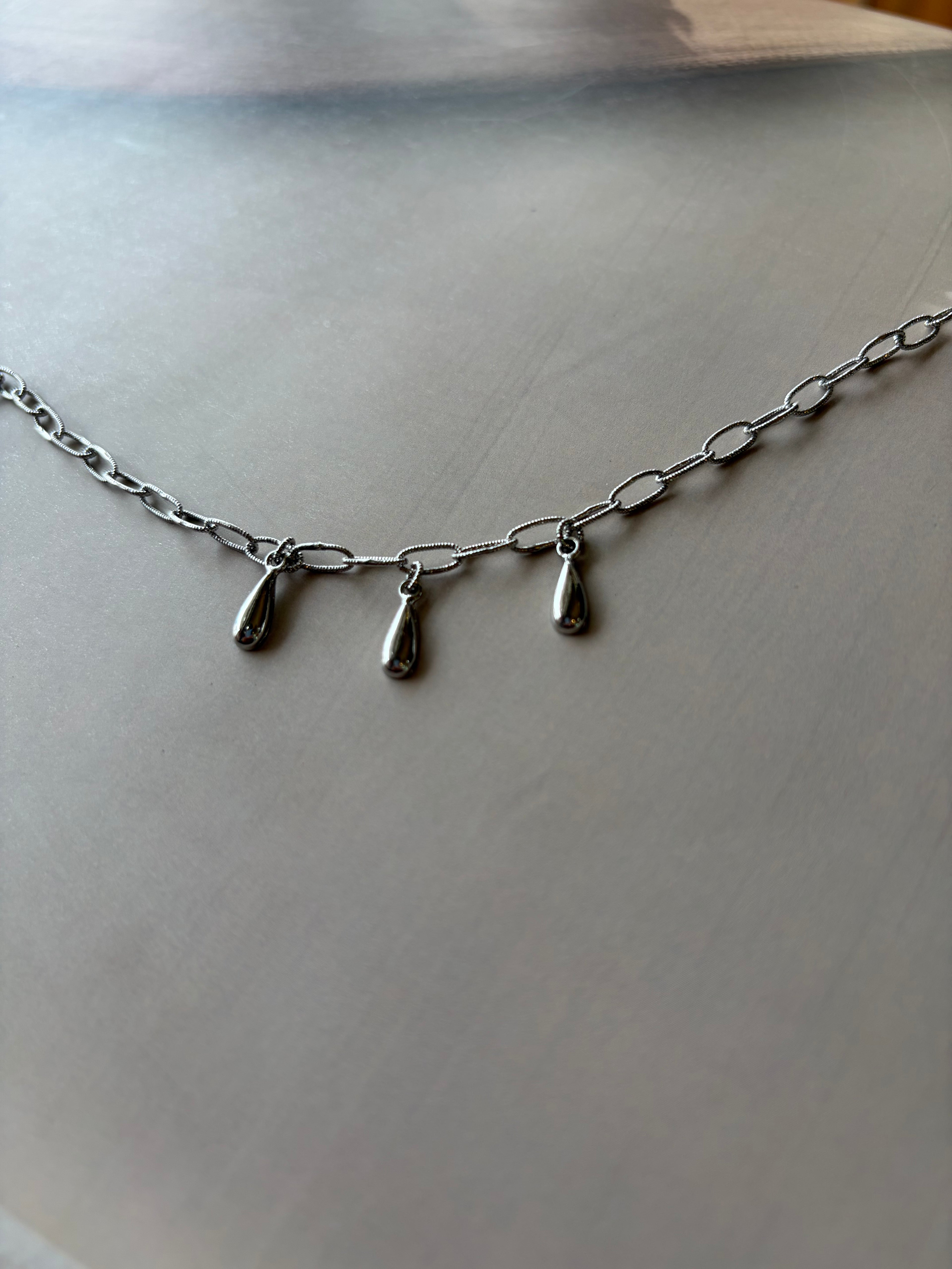 Aashi 925 Silver Teardrop Charm Bracelet